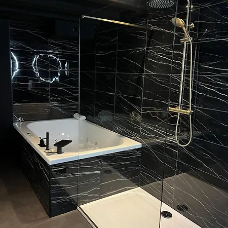 Le Lux Centre